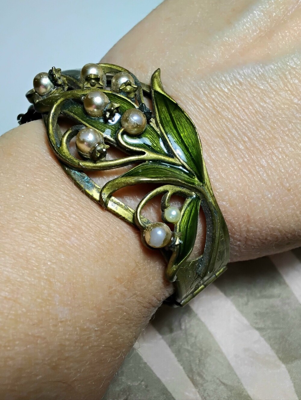 Sweet Romance Lily Of The Valley Bridal Bracelet - Picture 5 of 8